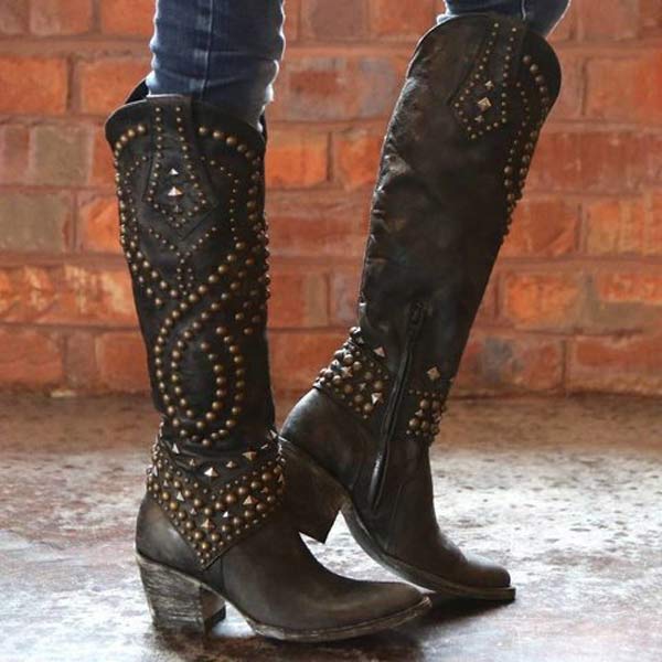 Stiefel Mit Dickem Absatz Und Metalldübeldetail