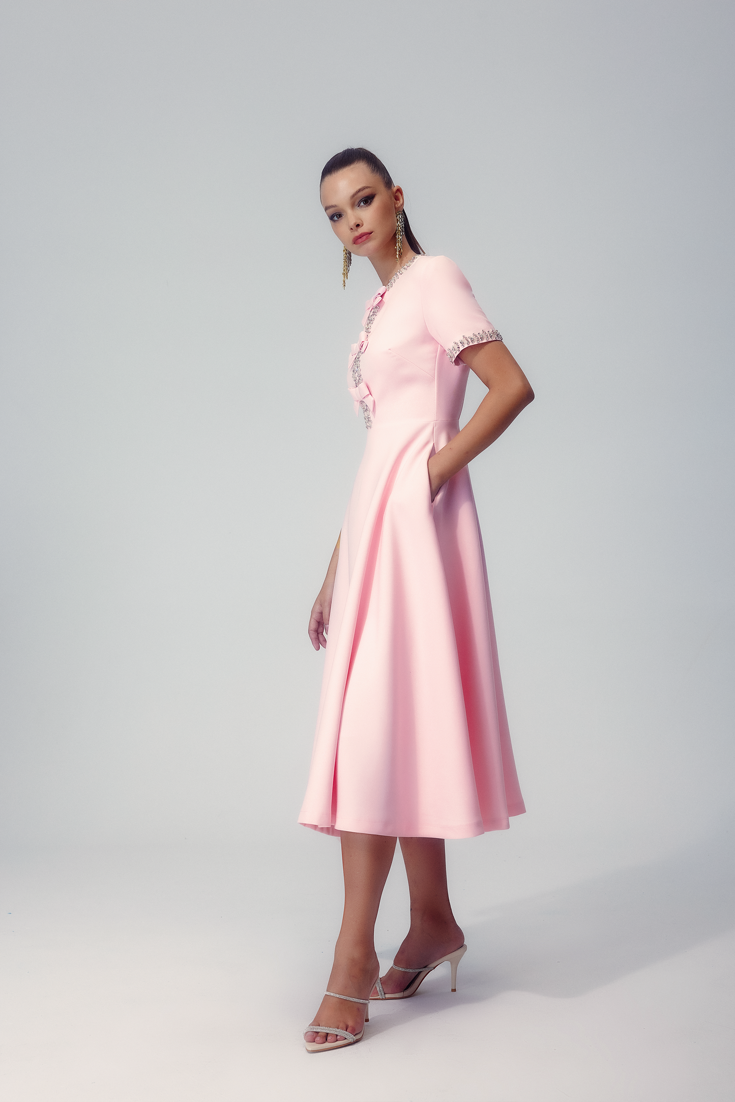 Midikleid Mit Schleife Und Kristalldetail