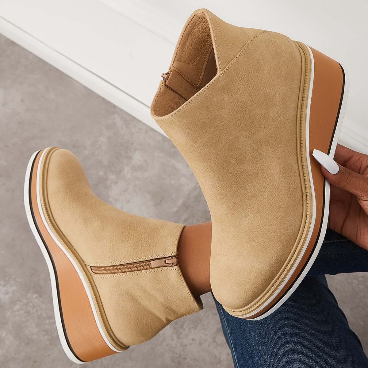 Stiefel Mit Reißverschluss İm Eleganten Design