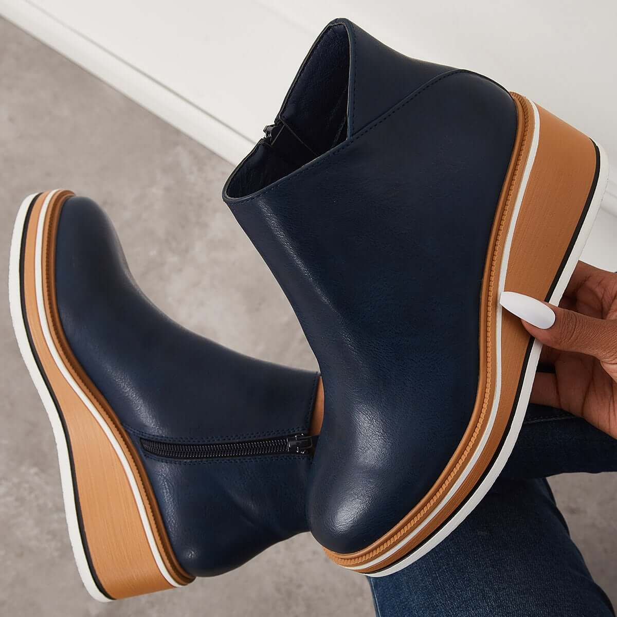 Stiefel Mit Reißverschluss İm Eleganten Design