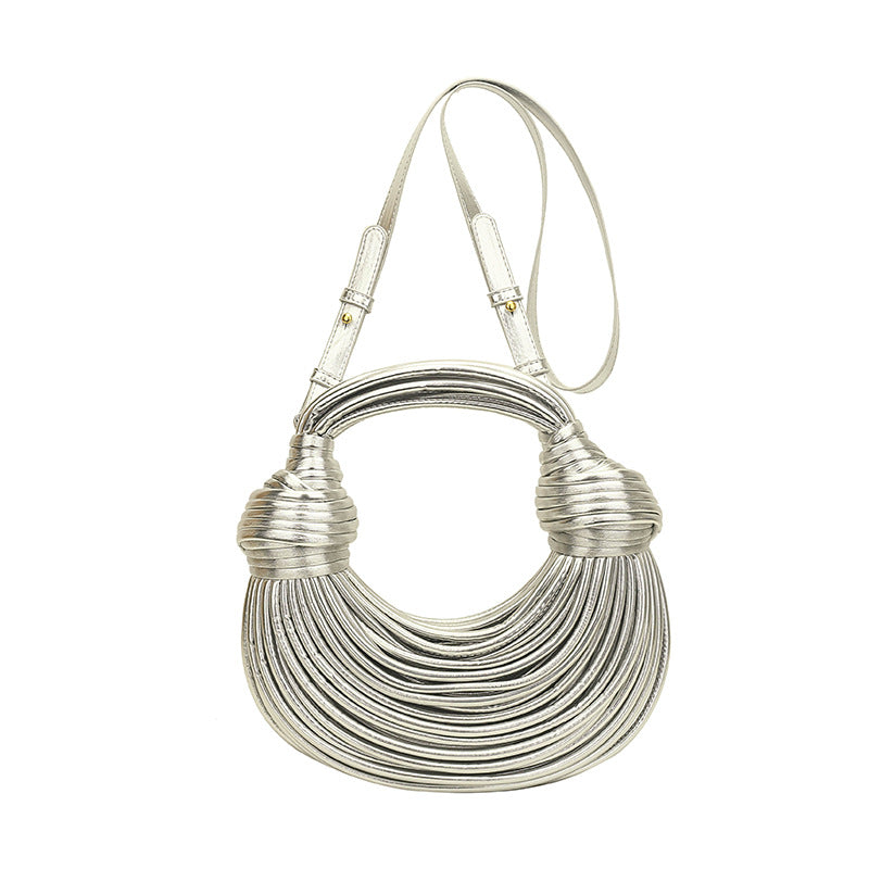 Stilvolle Und Beliebte Handtasche Mit Metalldraht-Detail
