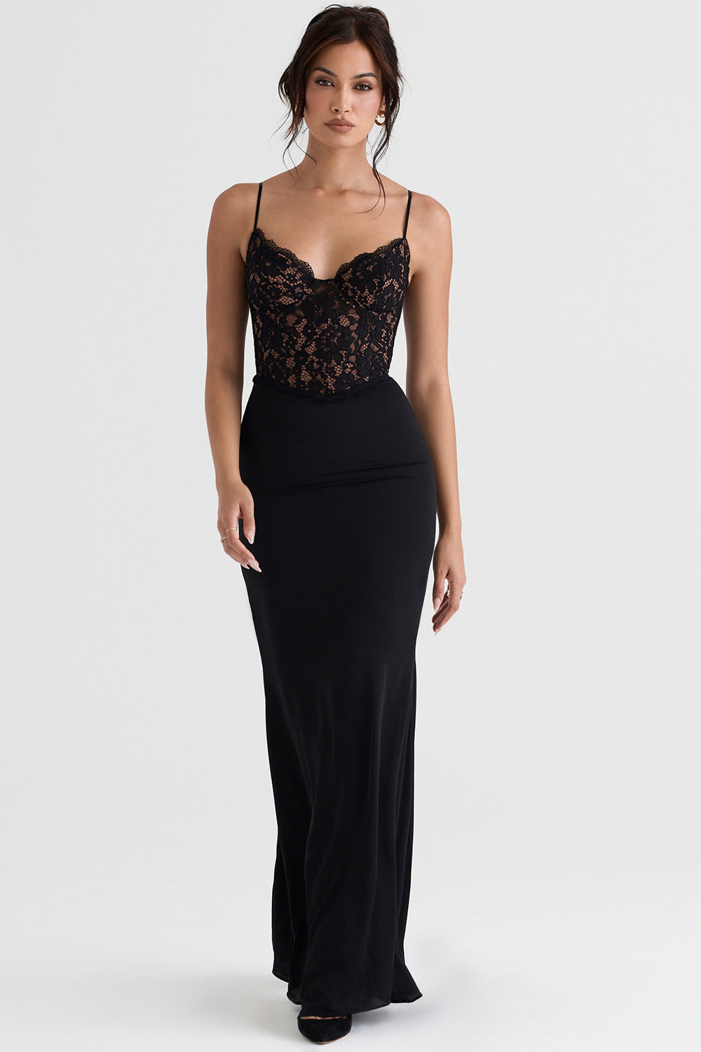Elegantes, Figurbetontes Maxikleid Aus Spitze Mit Spaghettiträgern
