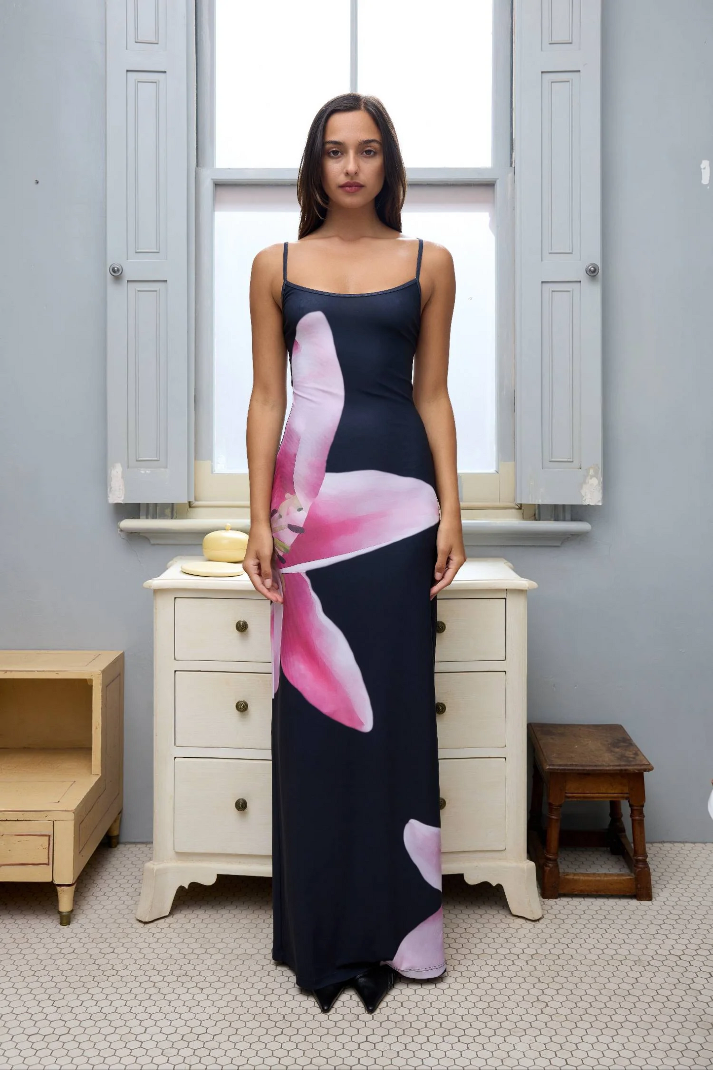 Maxikleid Mit Blumenmuster Und Dünnen Trägern