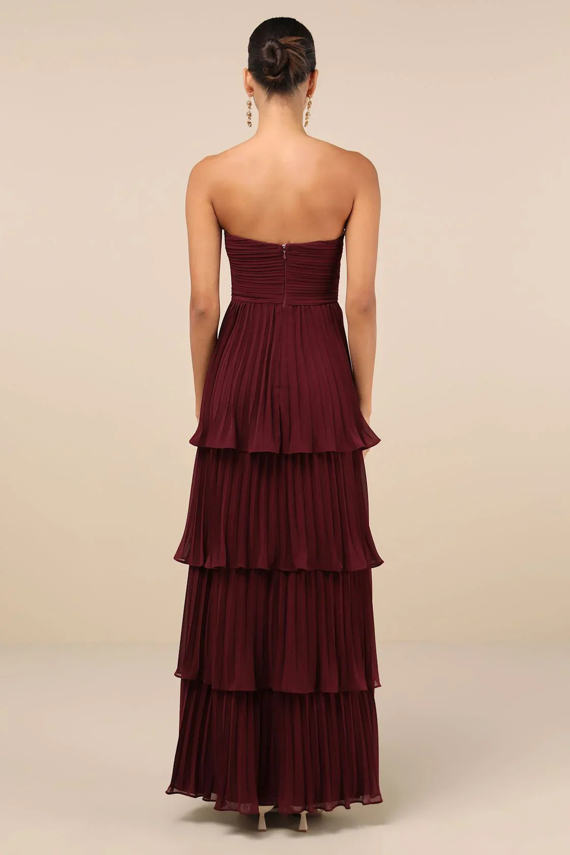 Lila Trägerloses, Schulterfreies Maxikleid Mit Mehreren Lagen
