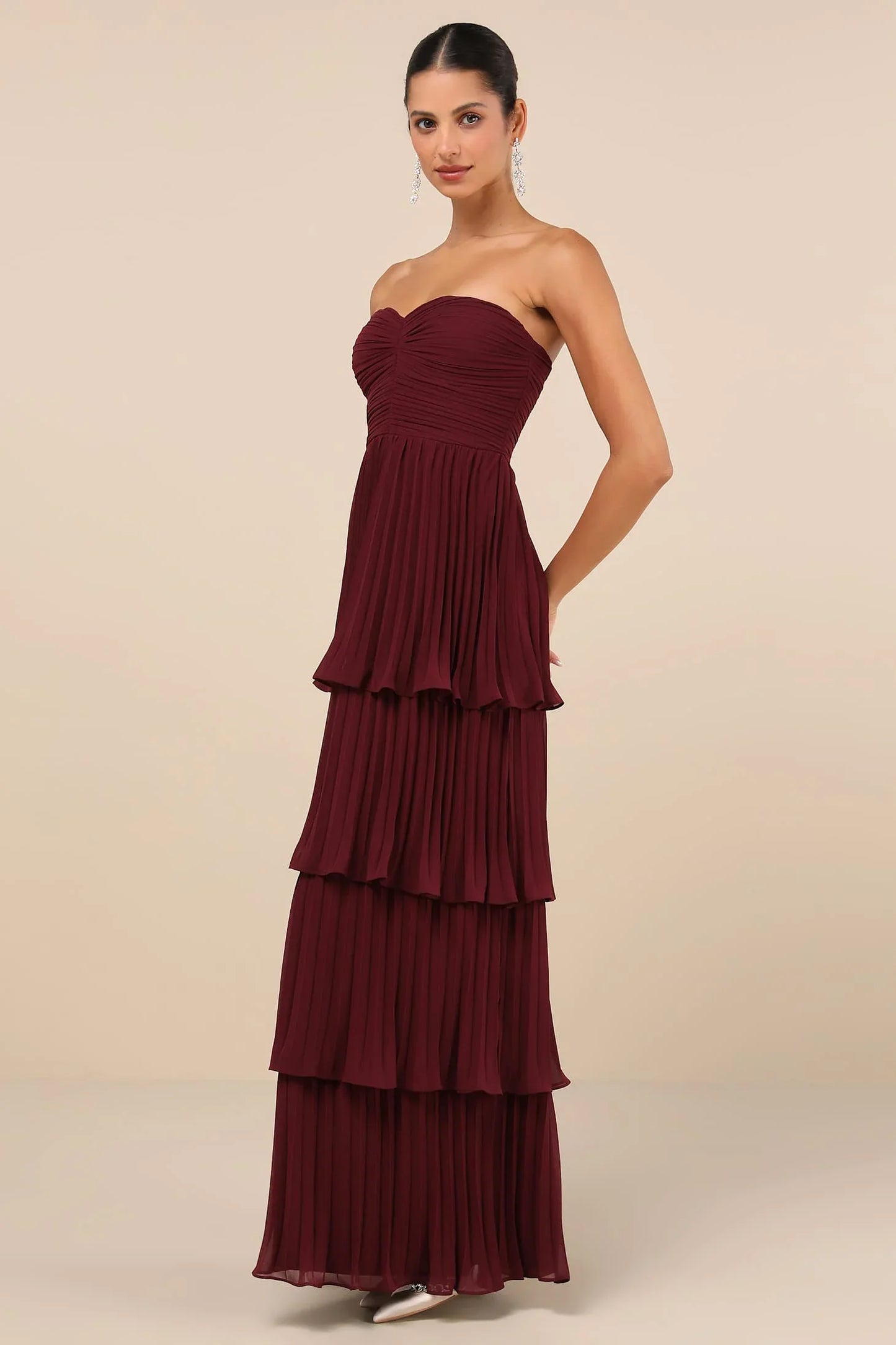 Lila Trägerloses, Schulterfreies Maxikleid Mit Mehreren Lagen
