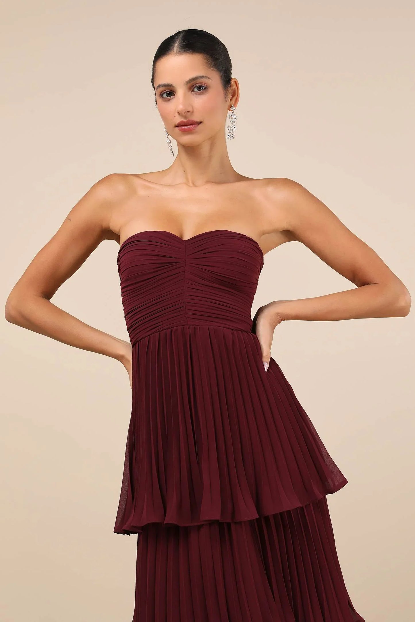 Lila Trägerloses, Schulterfreies Maxikleid Mit Mehreren Lagen