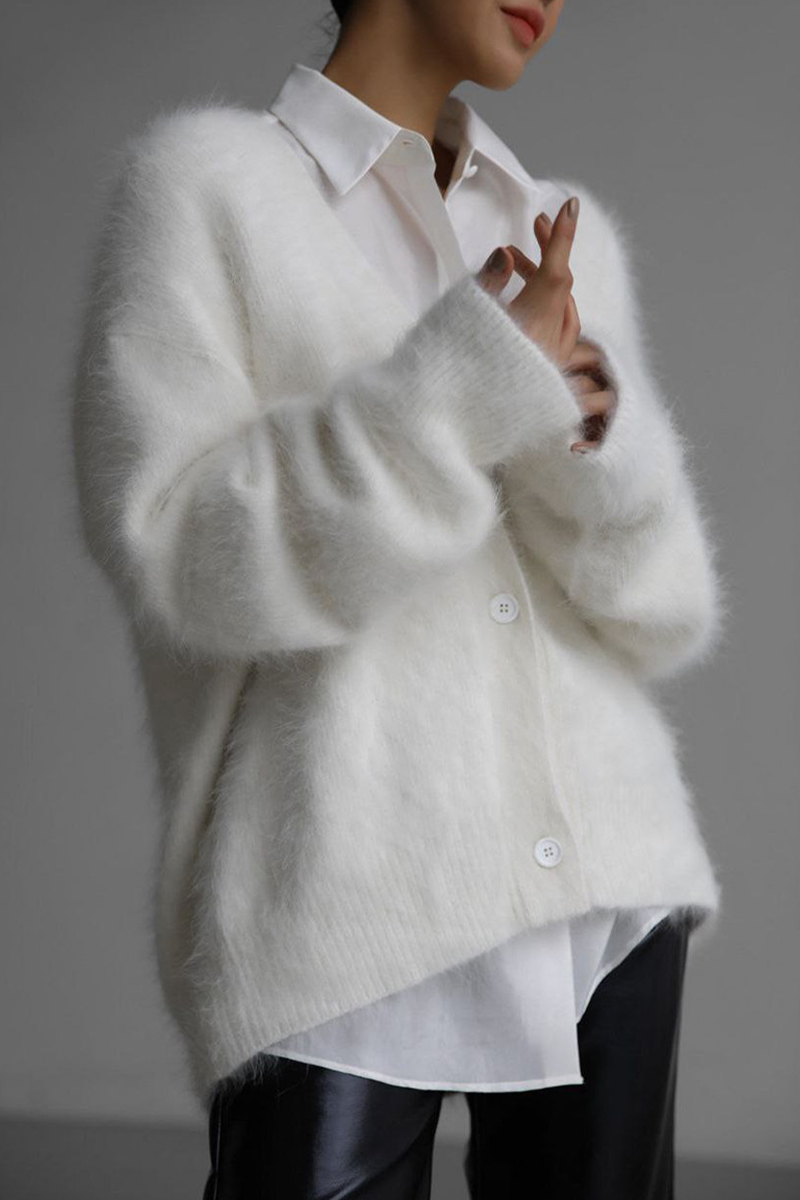 Elegante Strickjacke Mit V-Ausschnitt Und Knöpfen