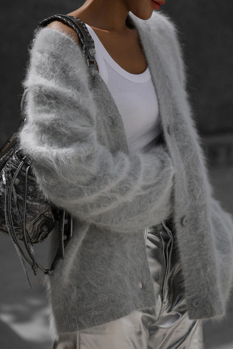 Elegante Strickjacke Mit V-Ausschnitt Und Knöpfen