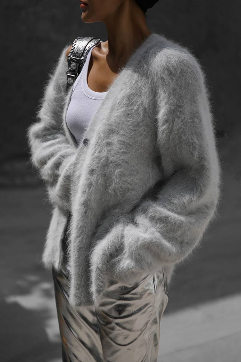 Elegante Strickjacke Mit V-Ausschnitt Und Knöpfen
