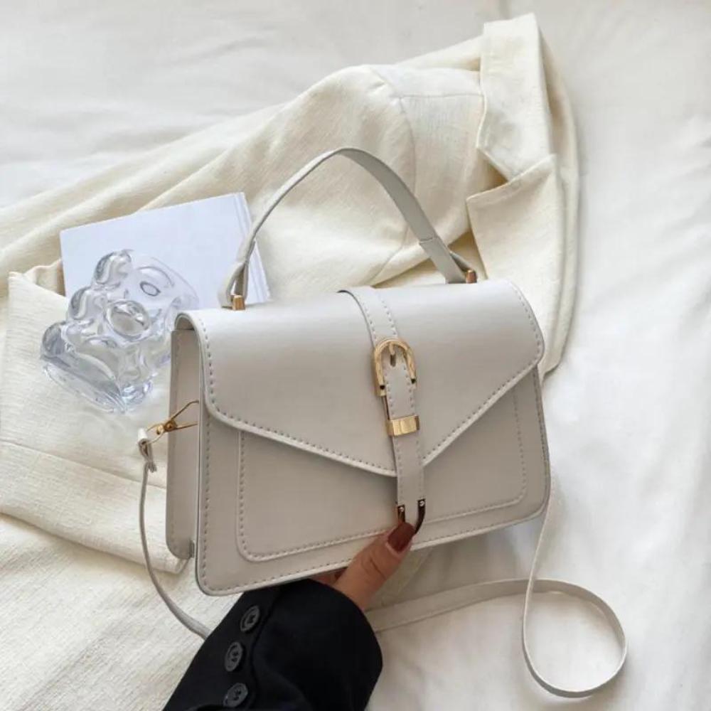Stilvolle Tasche Mit Gürteldetail