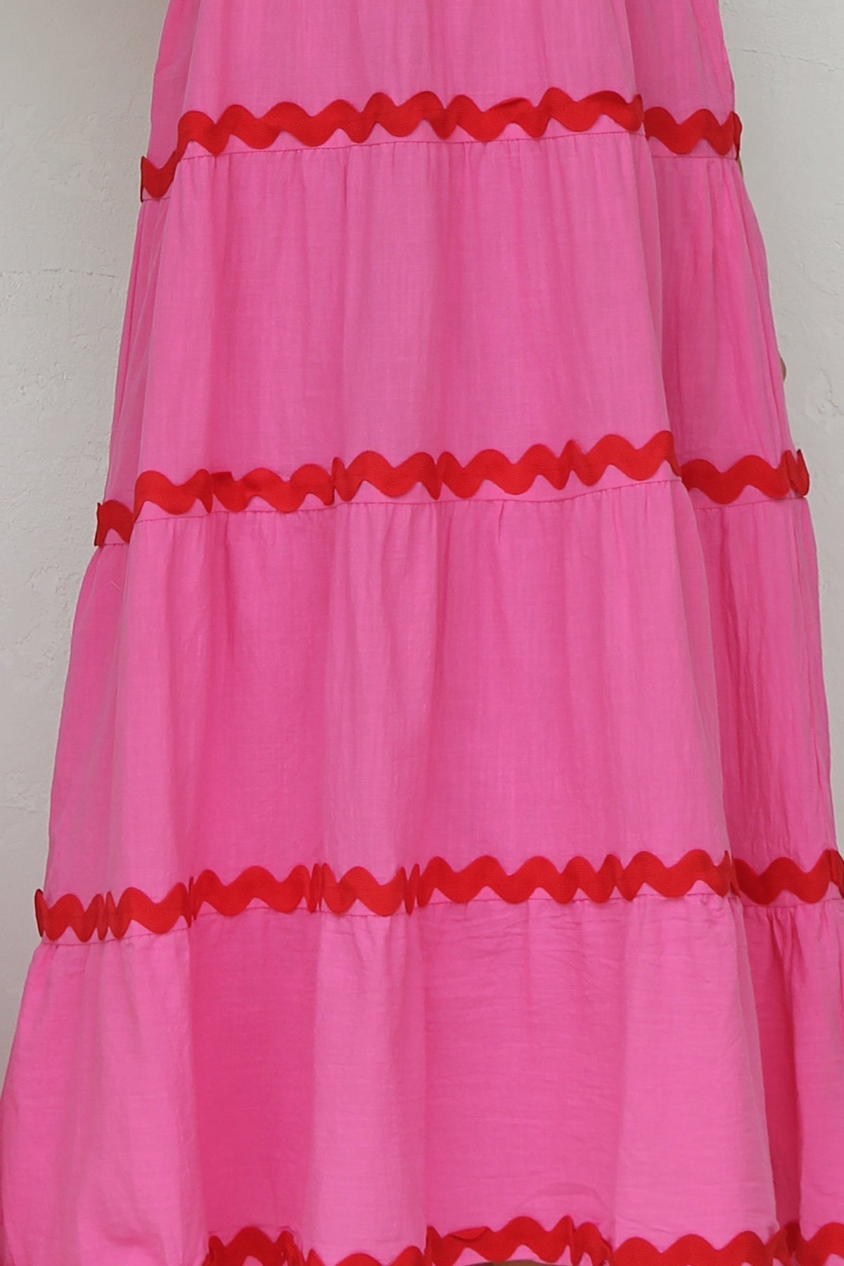 Rosa Minikleid Mit Roten Details