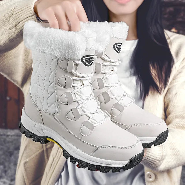 Schlichte Designstiefel Mit Plüschdetails
