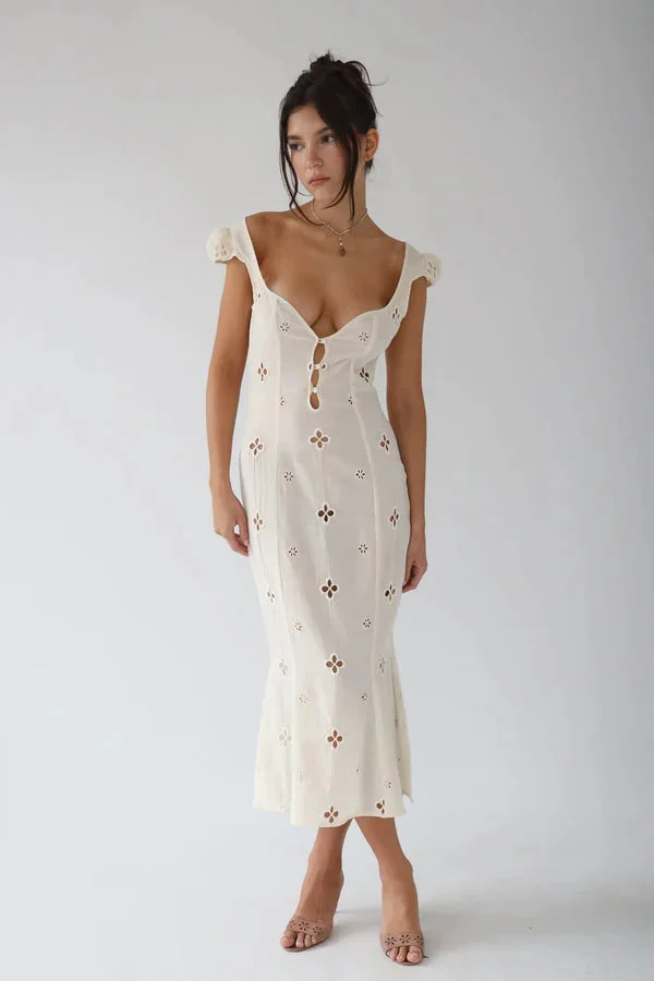 Besticktes, Tief Ausgeschnittenes Midikleid