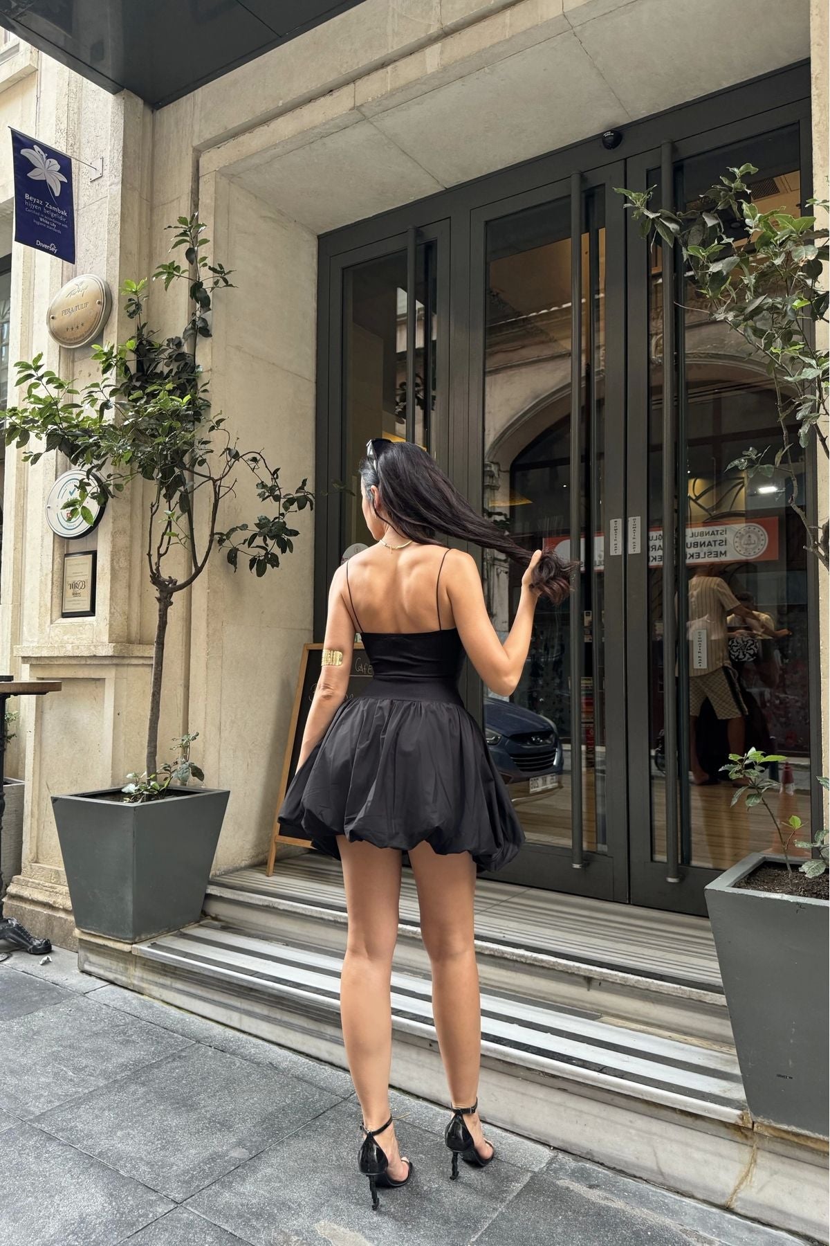 Elegantes Minikleid Mit Dünnen Trägern