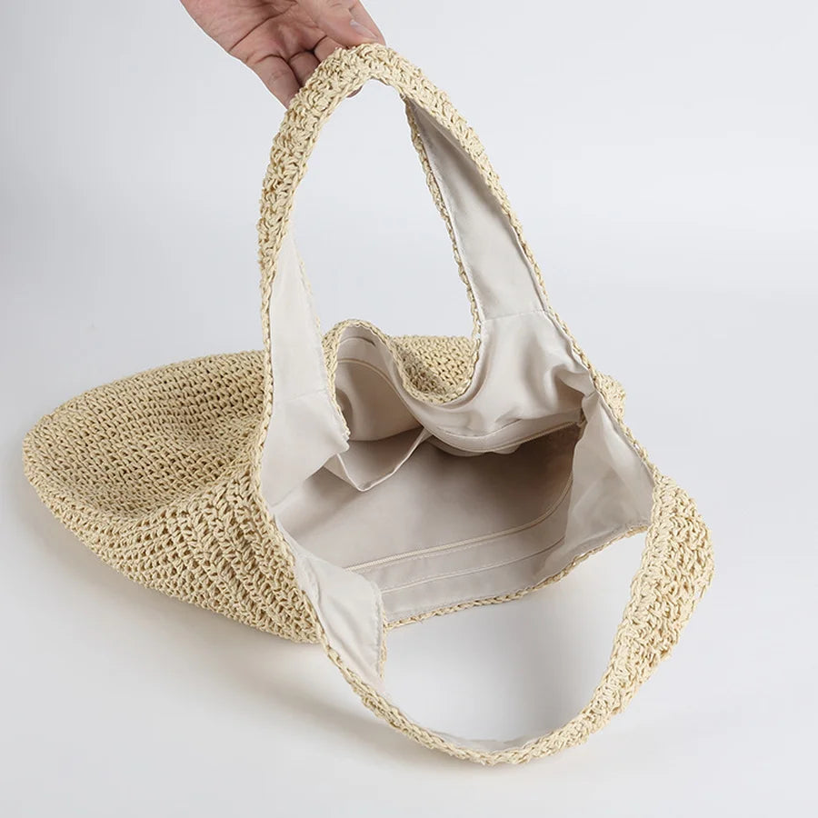Stylische Strohtasche Mit Strickdetails