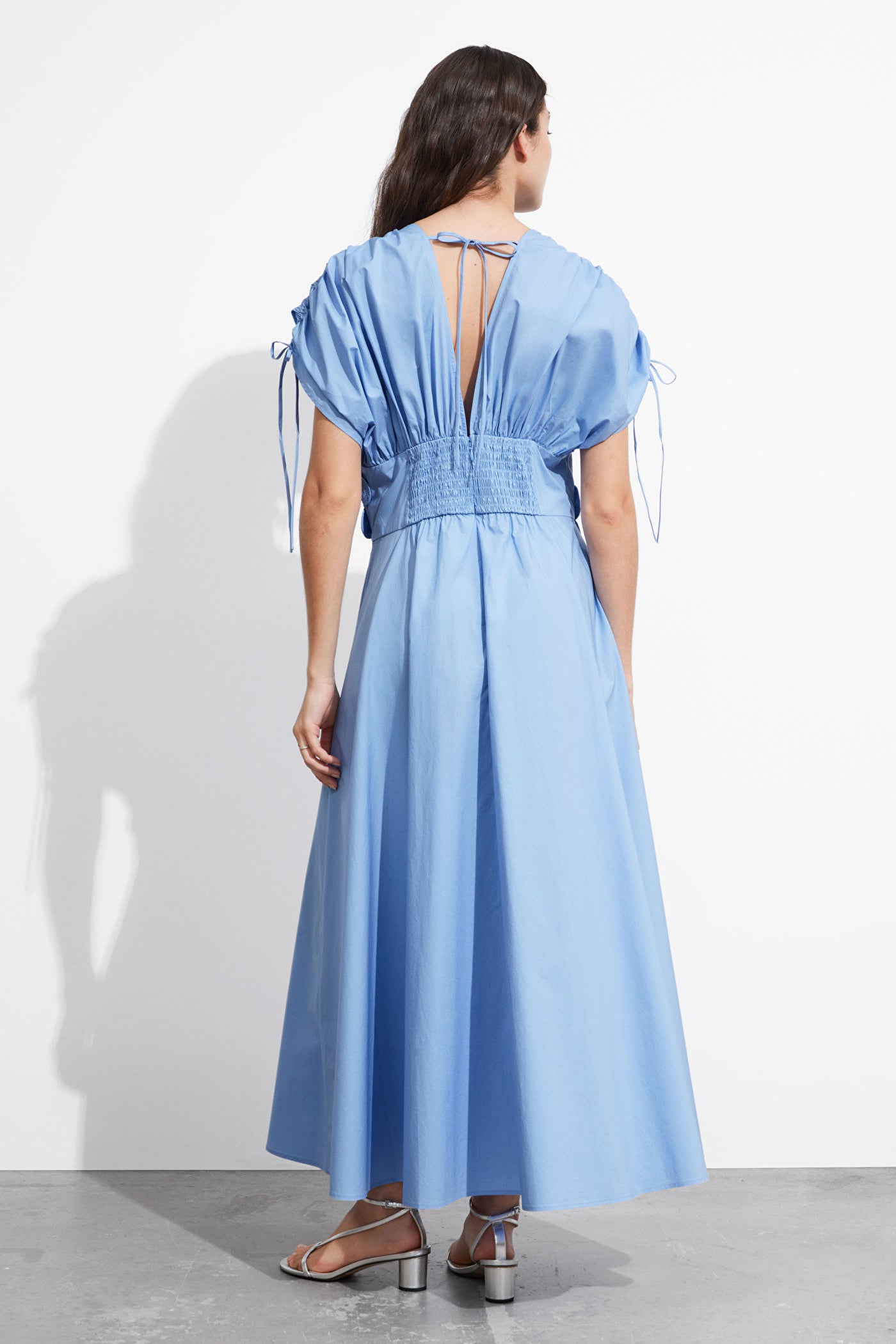 Maxikleid Mit V-Ausschnitt Und Blumenapplikation