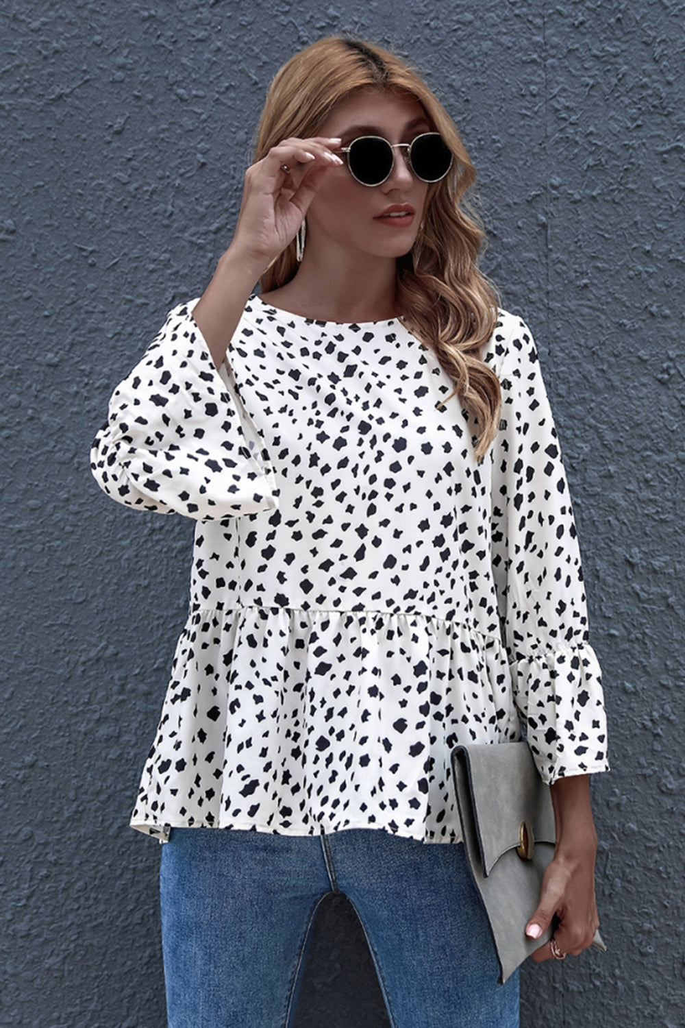 Schwarze Bluse Mit Rundhalsausschnitt Und Lockerem Schnitt Und Rüschen