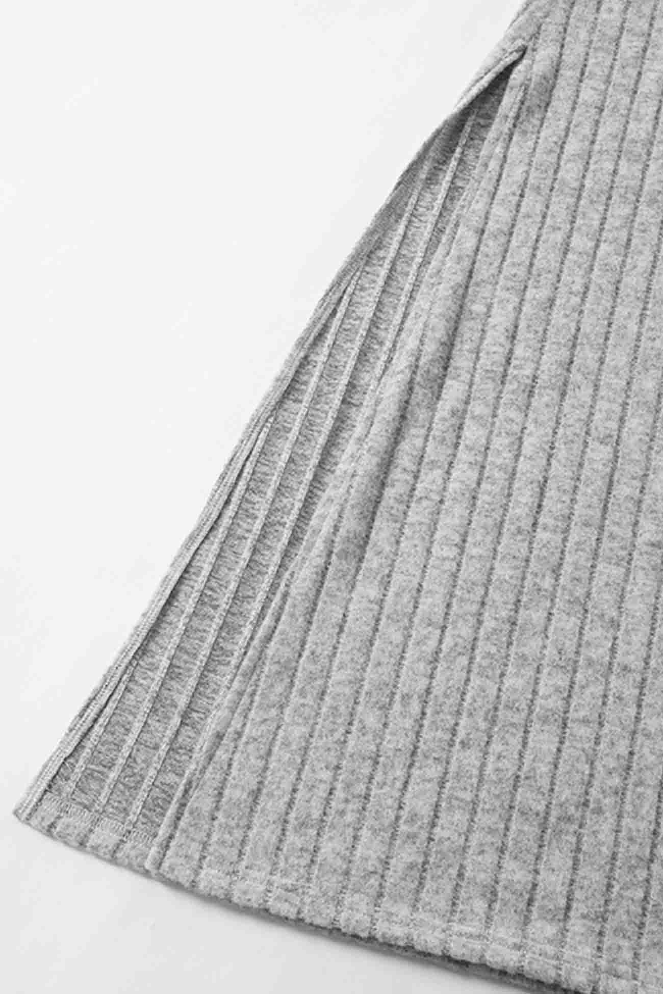 Stilvoller Rock İm Schlichten Design Mit Schlitzen