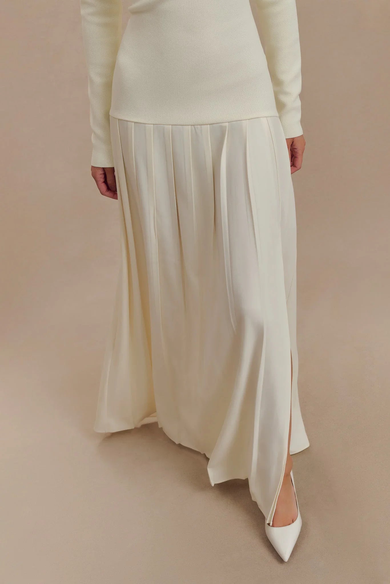 Elfenbeinfarbenes Schulterfreies Maxikleid Aus Strick