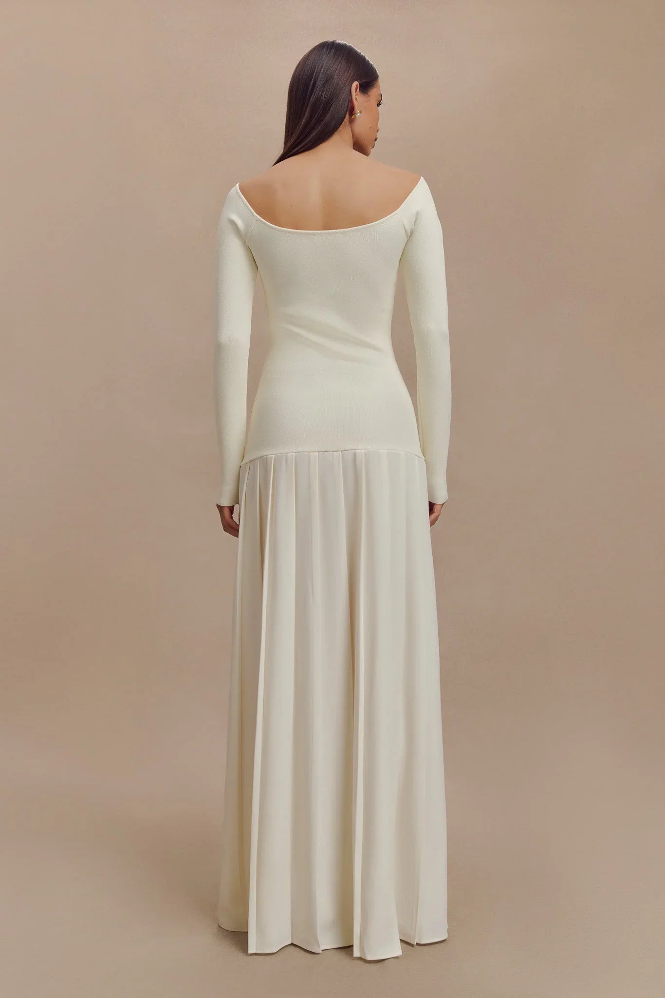 Elfenbeinfarbenes Schulterfreies Maxikleid Aus Strick