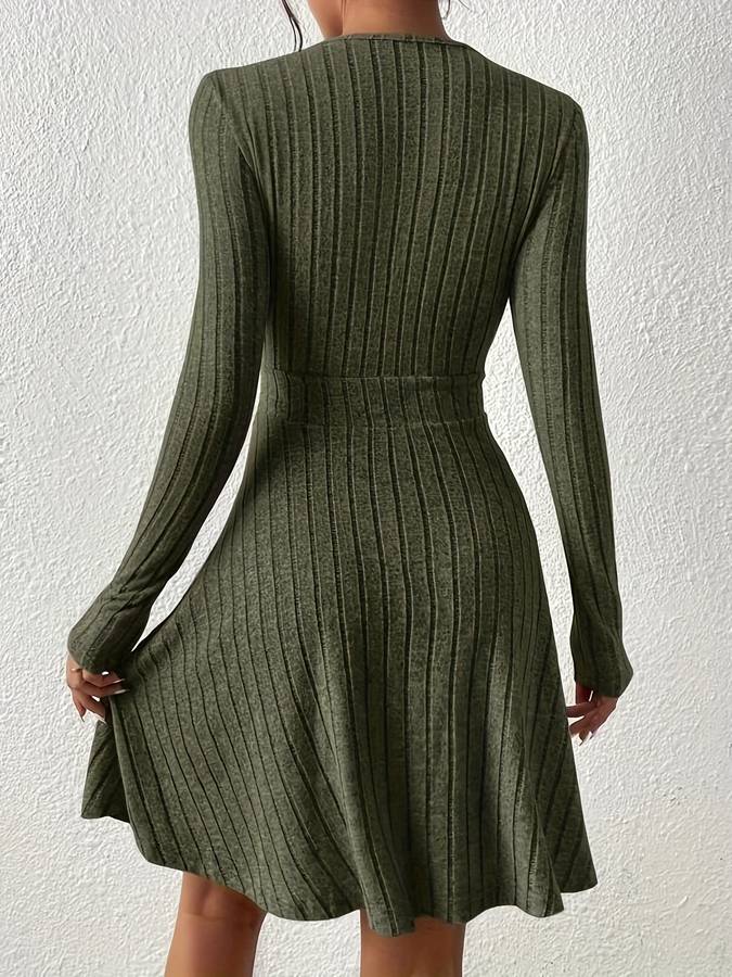 Geripptes Midikleid Mit V-Ausschnitt