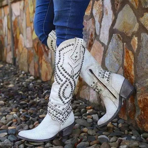 Stiefel Mit Dickem Absatz Und Metalldübeldetail