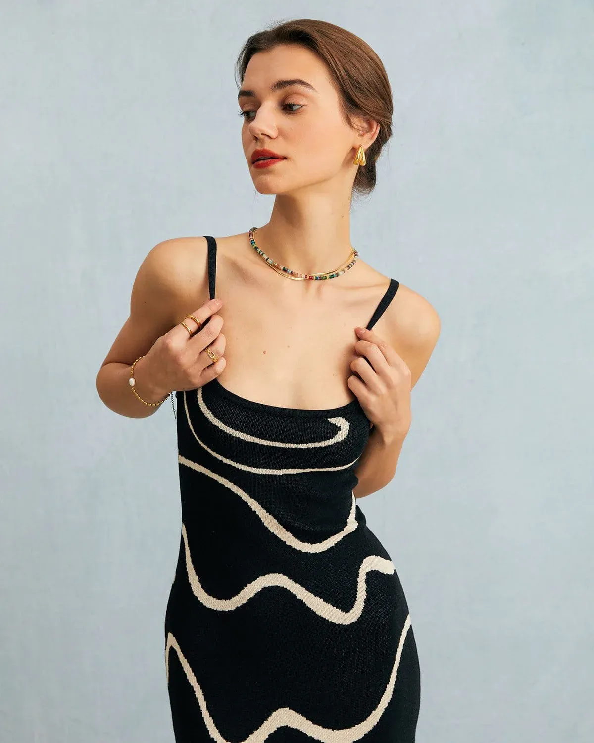 Elegantes Midikleid Mit Quadratischem Ausschnitt Und Trägern