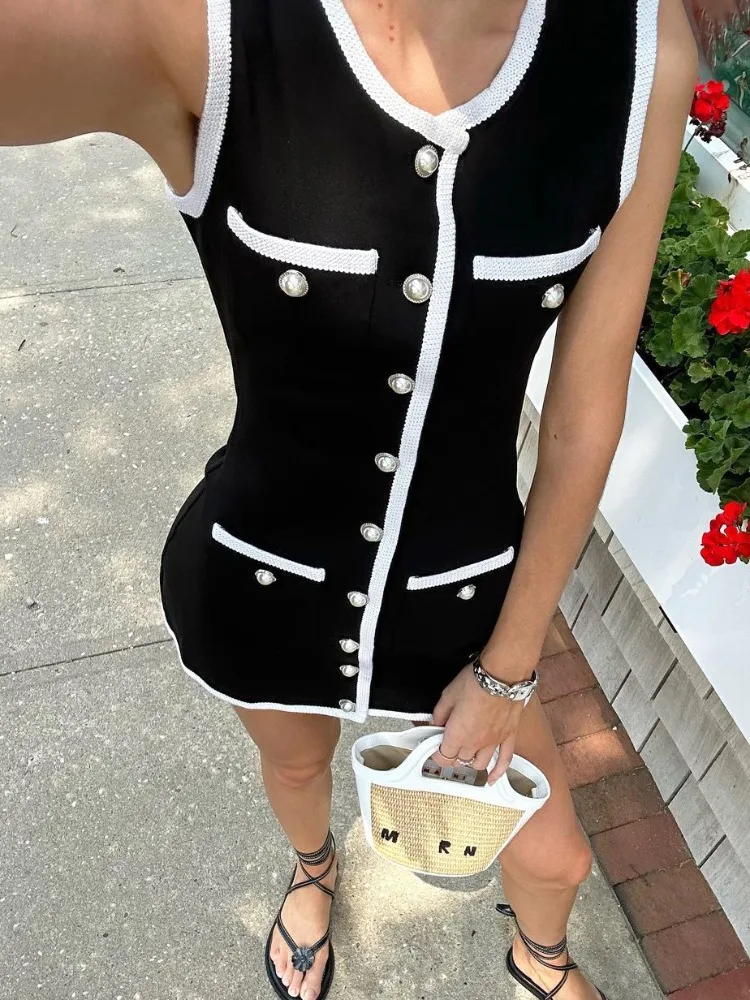 Minikleid Mit Ärmellosen Knöpfen