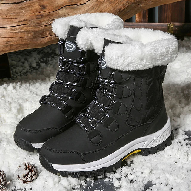 Schlichte Designstiefel Mit Plüschdetails