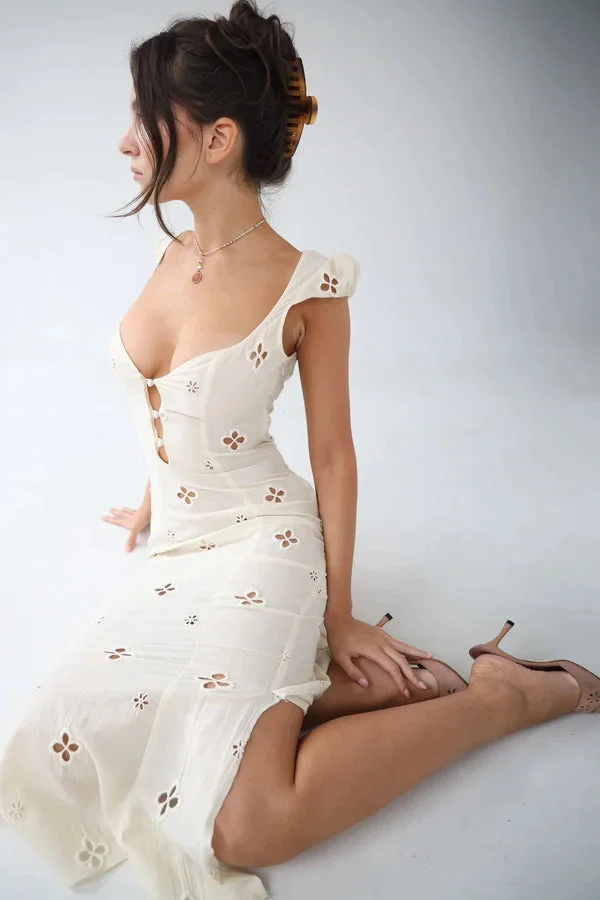 Besticktes, Tief Ausgeschnittenes Midikleid