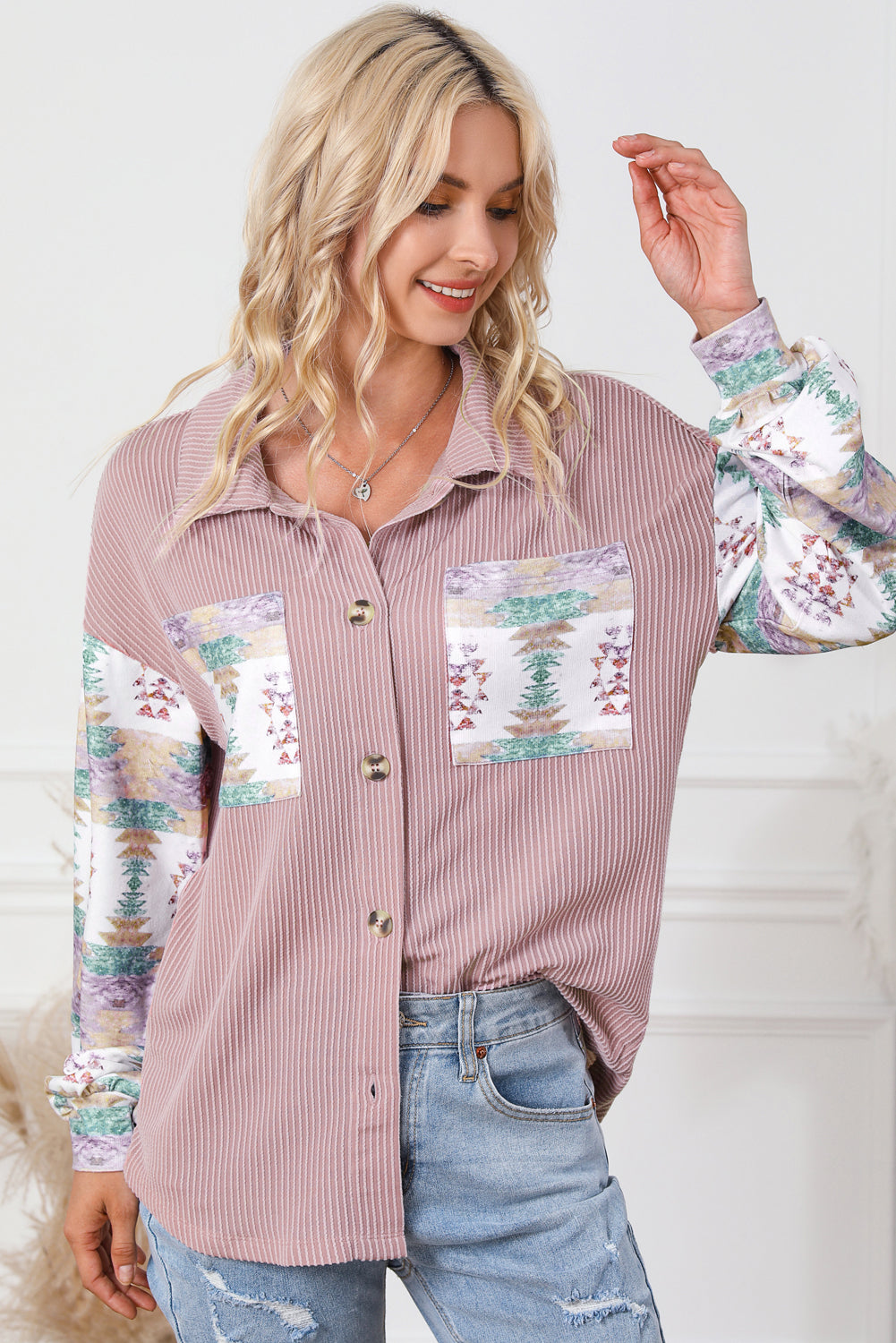 Rosa Samtjacke İm Boho-Stil