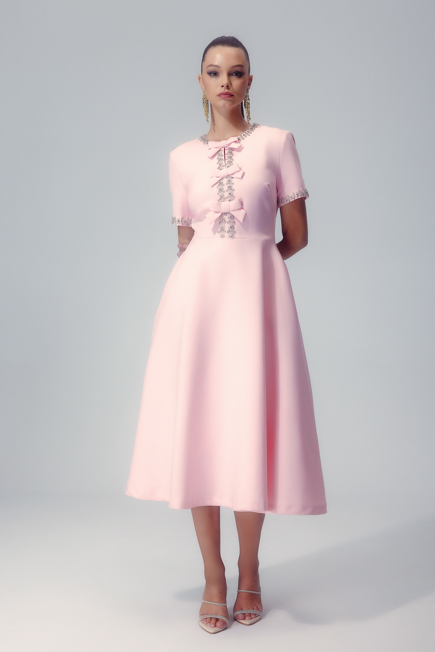 Midikleid Mit Schleife Und Kristalldetail
