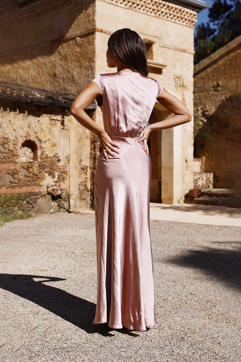 Maxikleid Mit V-Ausschnitt Und Kurzen Ärmeln