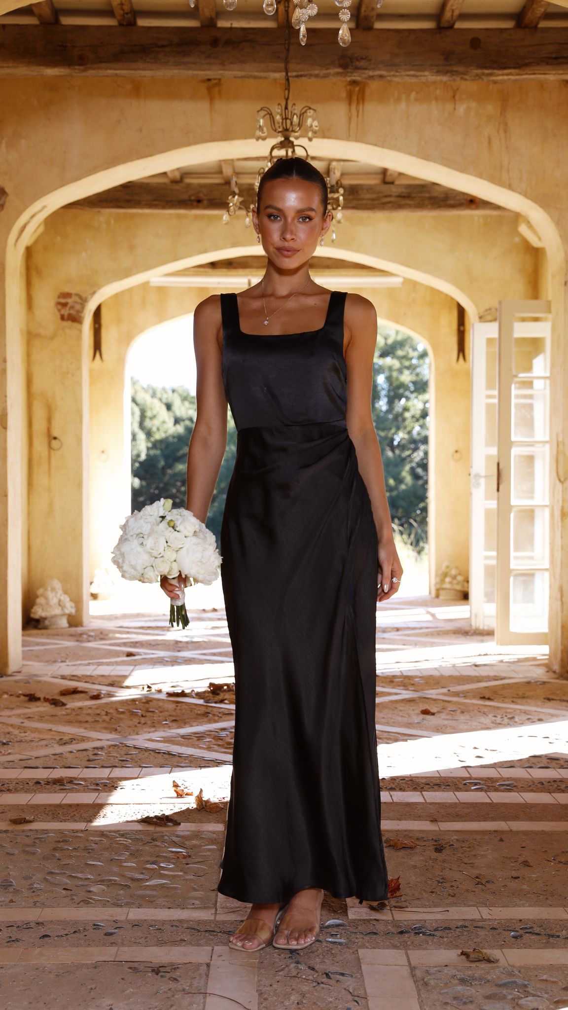 Maxikleid Mit Eckigem Ausschnitt Und Schlitz