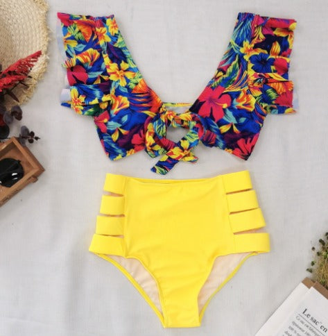 Bikini Mit Hoher Taille Und Stilvollem Muster