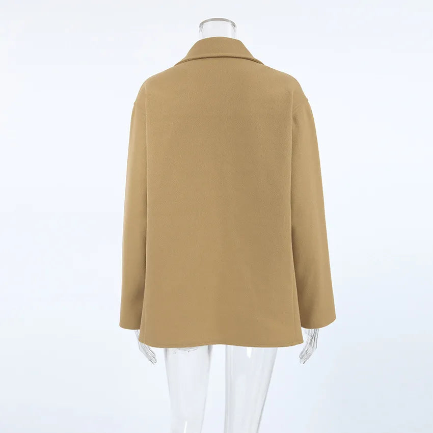 Jacke Mit Klassischem Kragen Und Knopfdetail İm Stilvollen Design