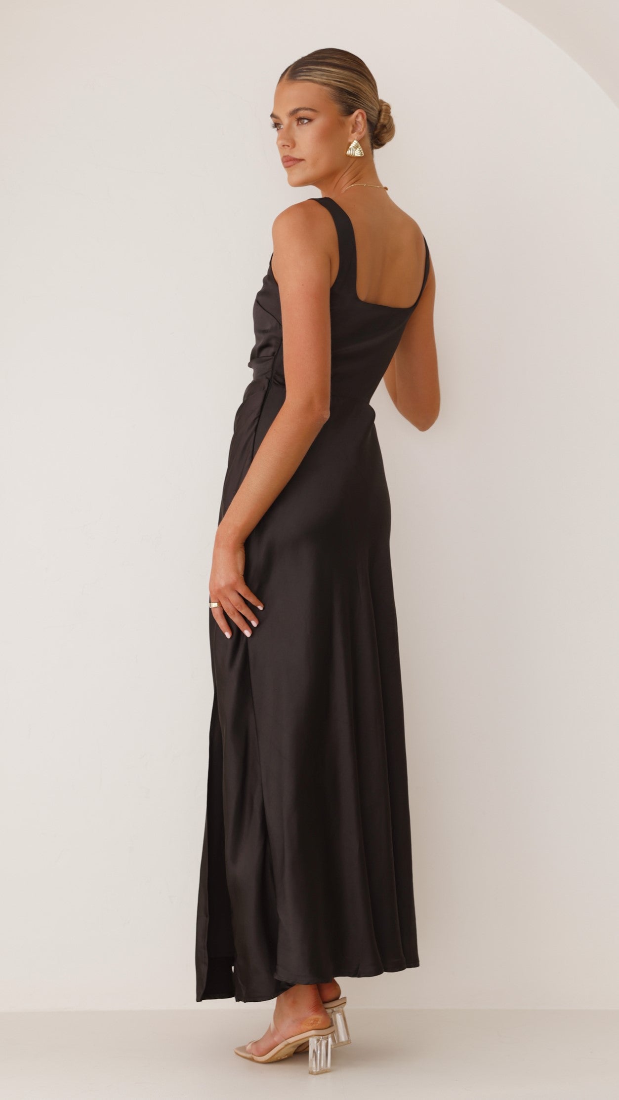 Maxikleid Mit Eckigem Ausschnitt Und Schlitz