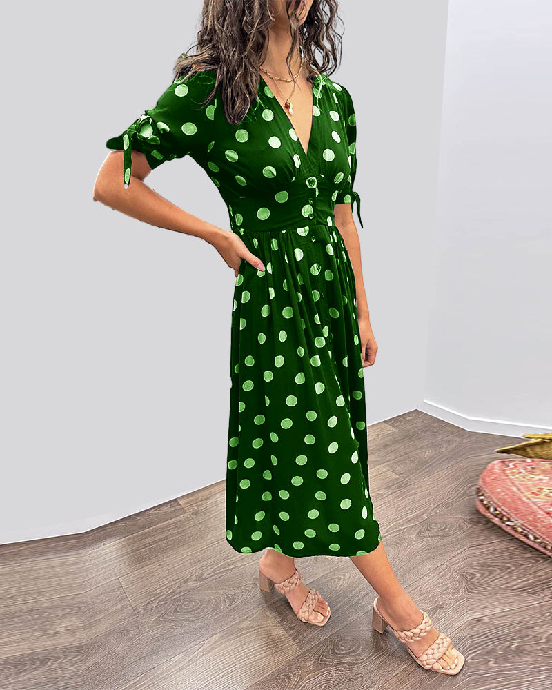 Kleid Mit Tiefem V-Ausschnitt Und Tupfenmuster