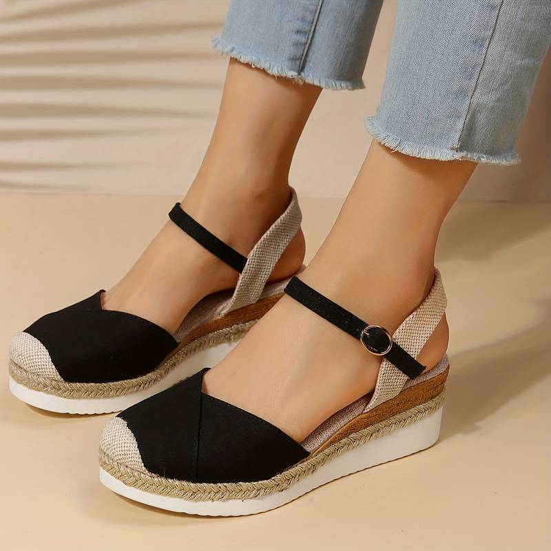 Stilvolle Sandalen Mit Plateausohle