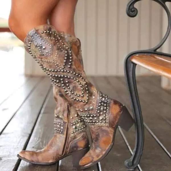 Stiefel Mit Dickem Absatz Und Metalldübeldetail