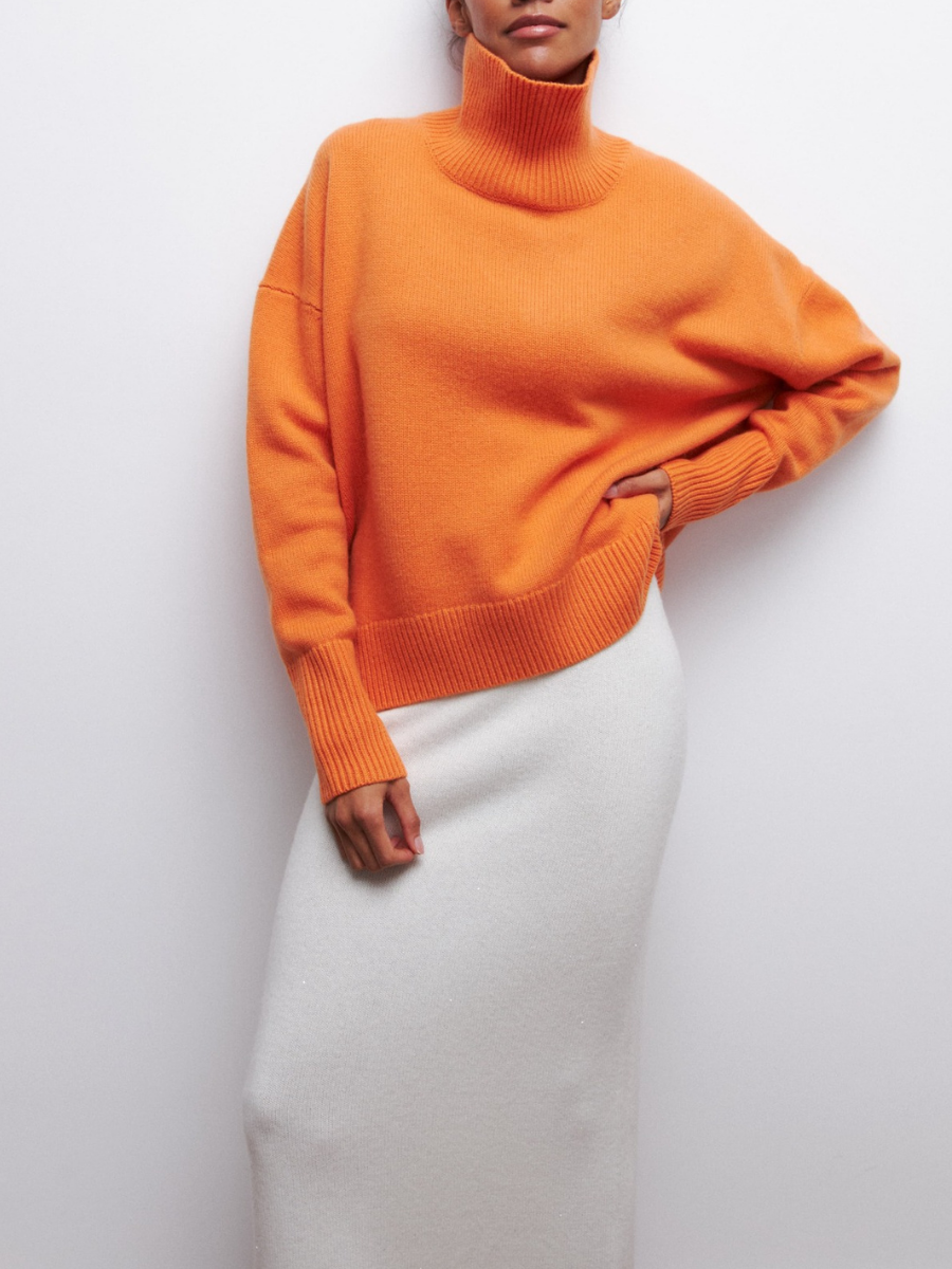 Pullover Mit Hohem Kragen Und Stilvollem Design
