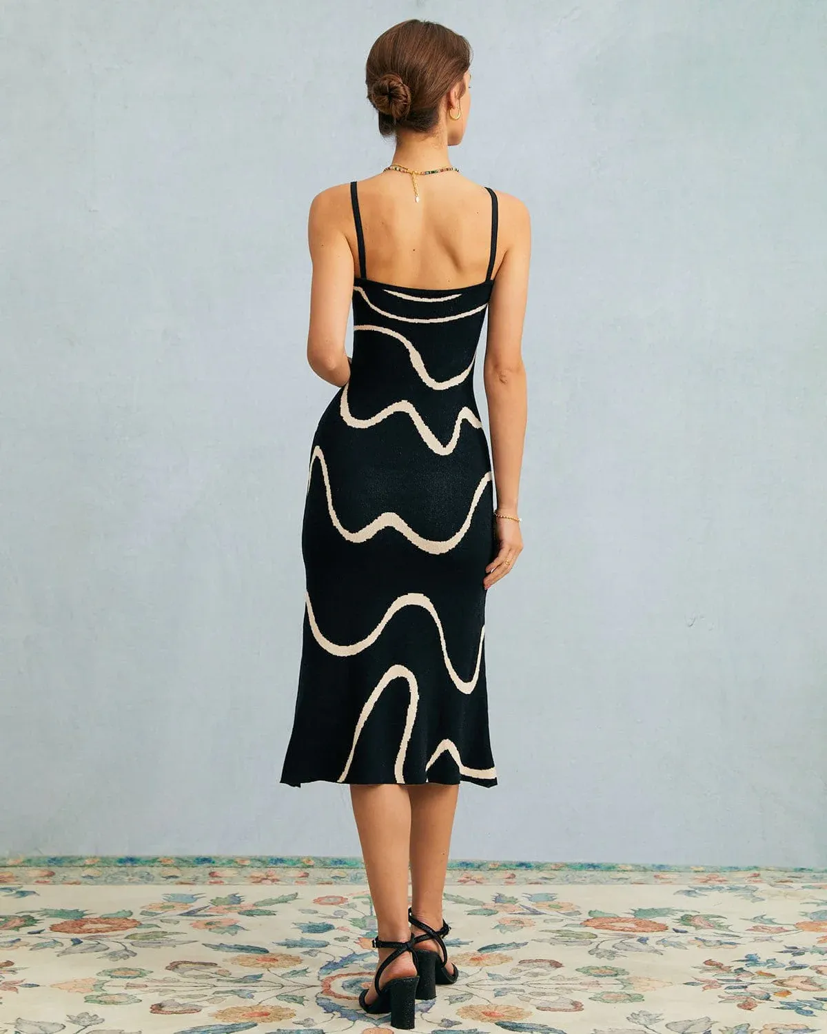 Elegantes Midikleid Mit Quadratischem Ausschnitt Und Trägern