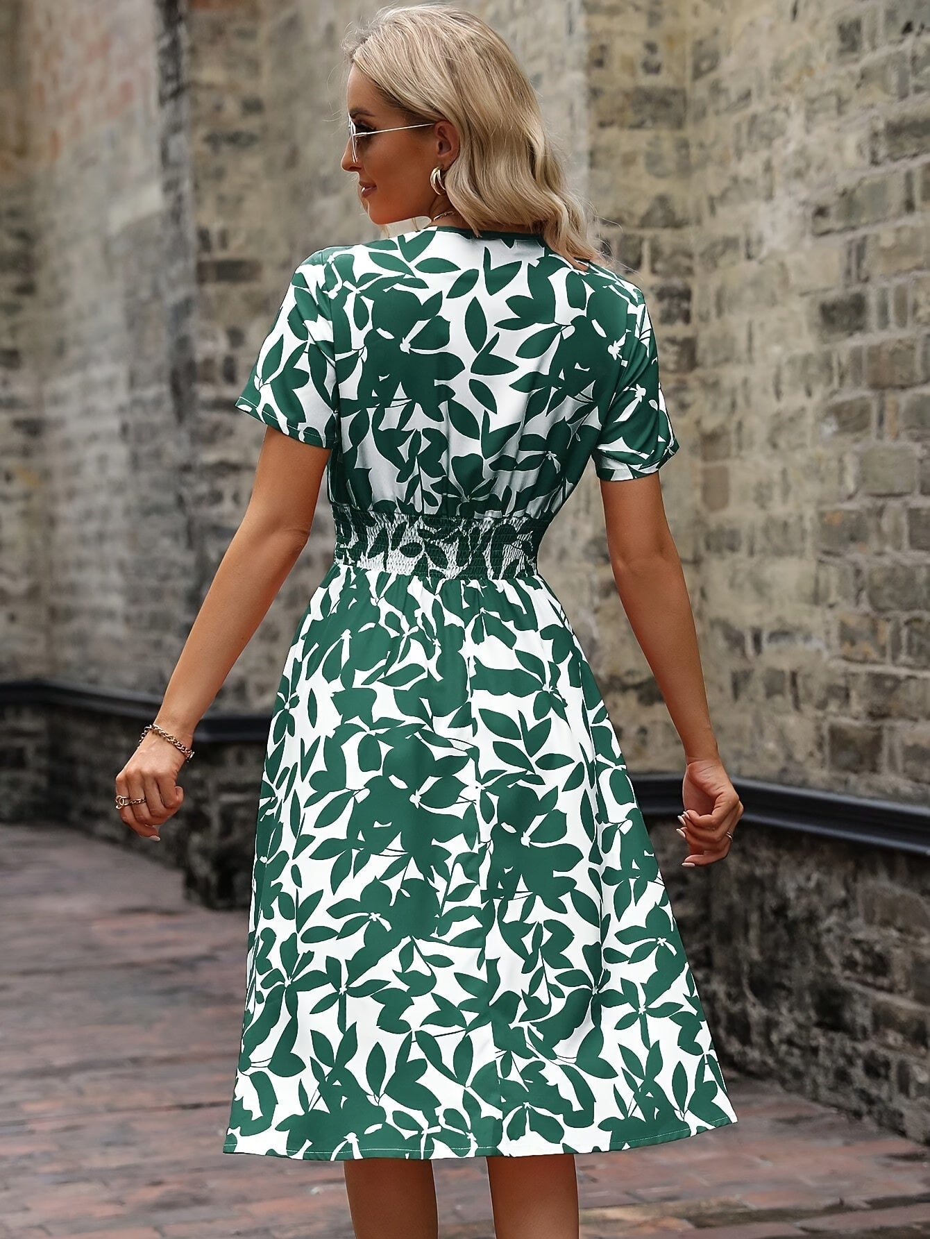 Kleid Mit Wickelkragen Und Blumenmuster