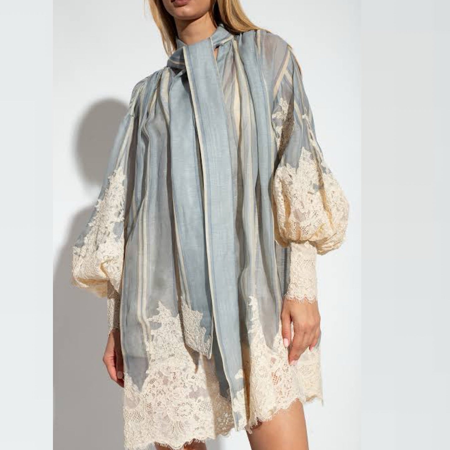 Minikleid Mit Laternenärmeln Und Spitzenbesatz