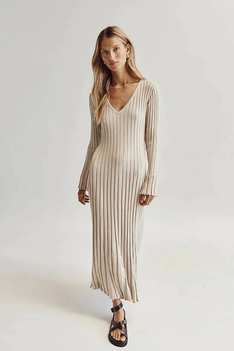 Elegantes Langarm-Midikleid Mit V-Ausschnitt