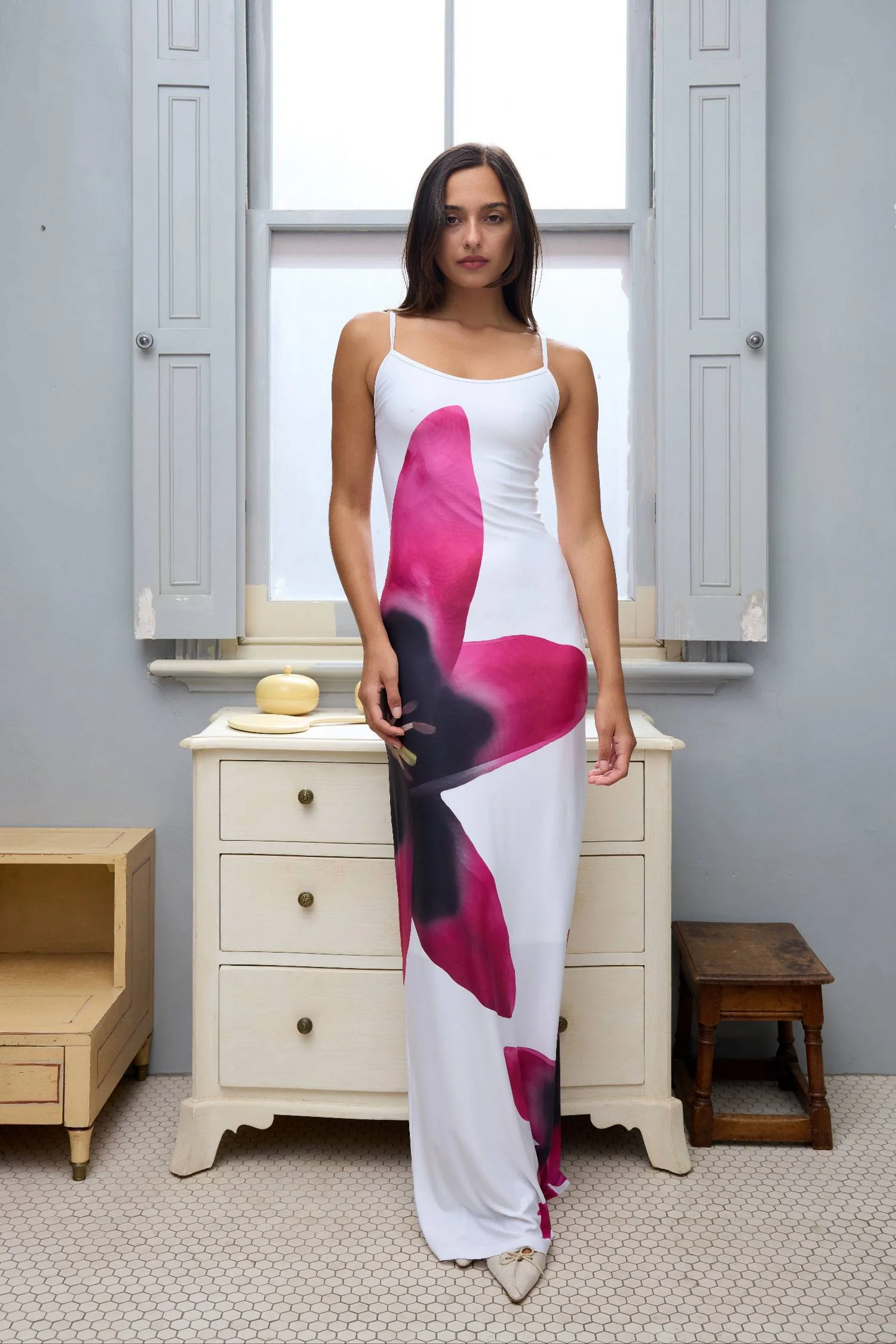Maxikleid Mit Blumenmuster Und Dünnen Trägern
