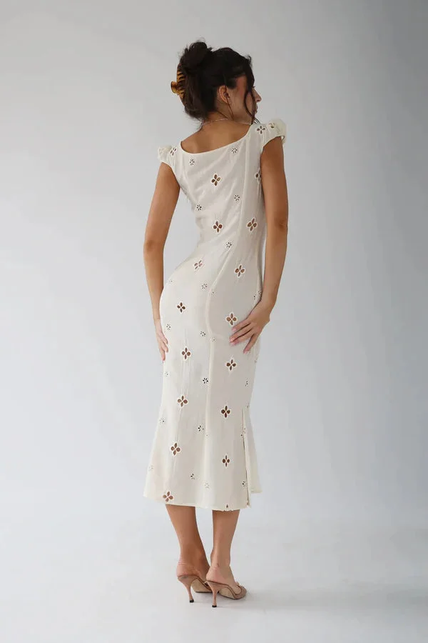 Besticktes, Tief Ausgeschnittenes Midikleid