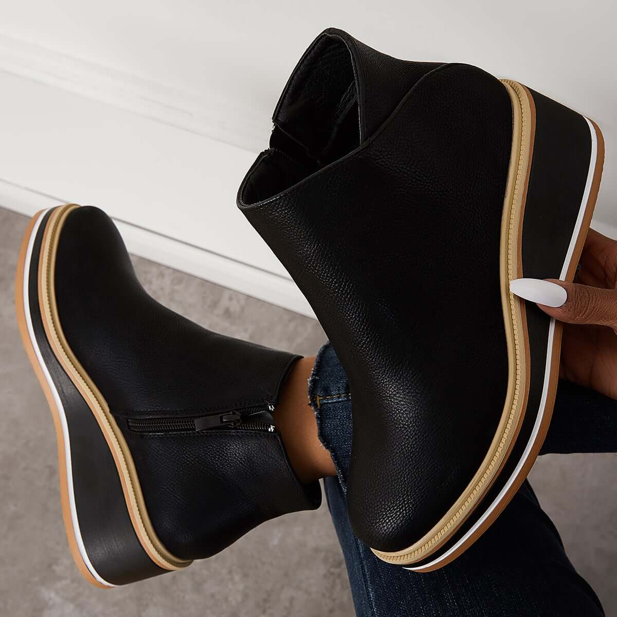 Stiefel Mit Reißverschluss İm Eleganten Design