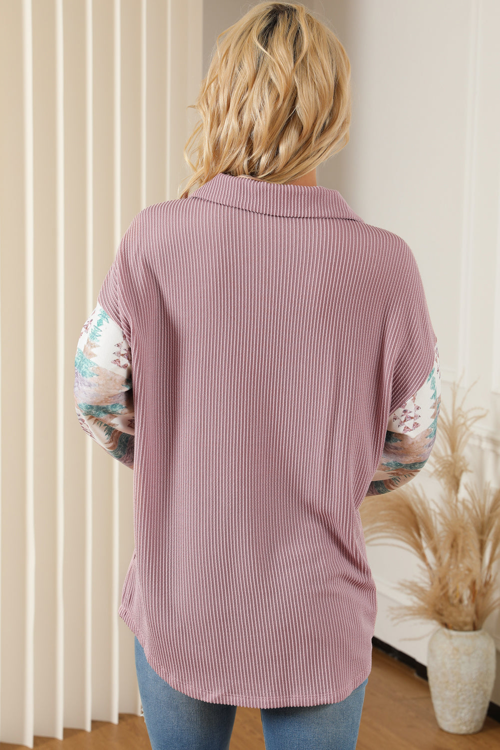 Rosa Samtjacke İm Boho-Stil