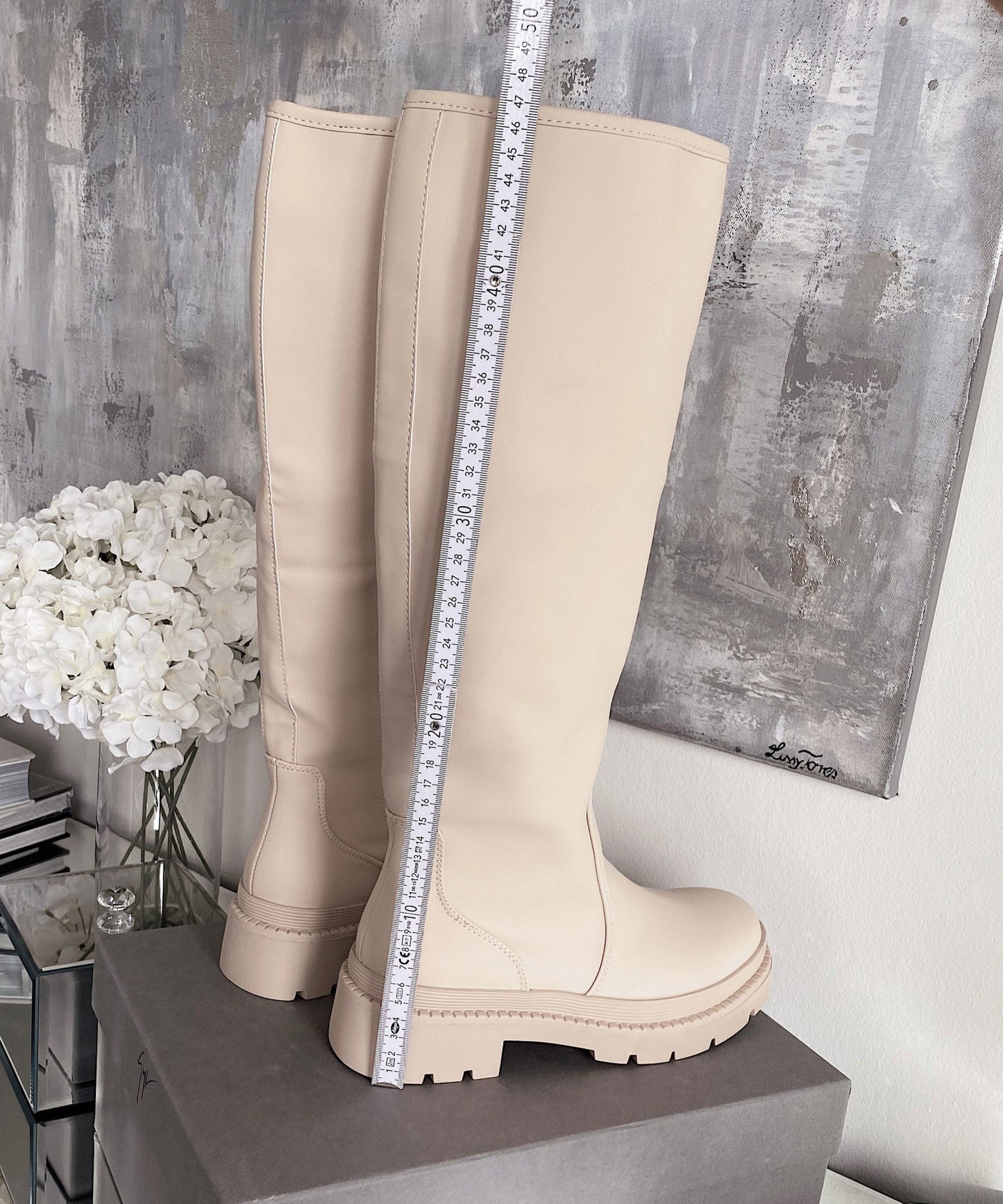 Stilvolle Stiefel İm Schlichten Design